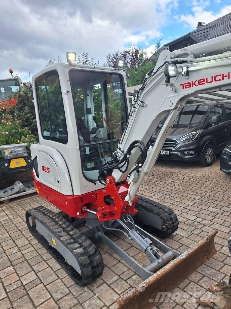 Takeuchi TB 225 小型挖土機/掘鑿機<7t(小型挖掘機)