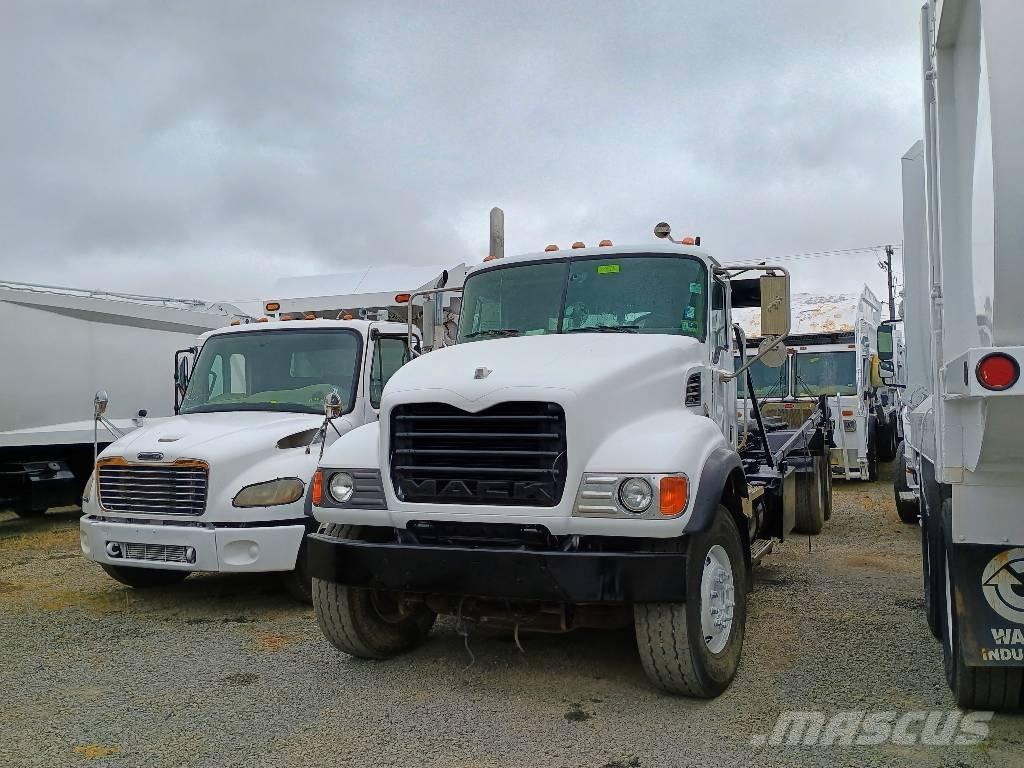 Mack CV 713 起重可拆卸式卡車