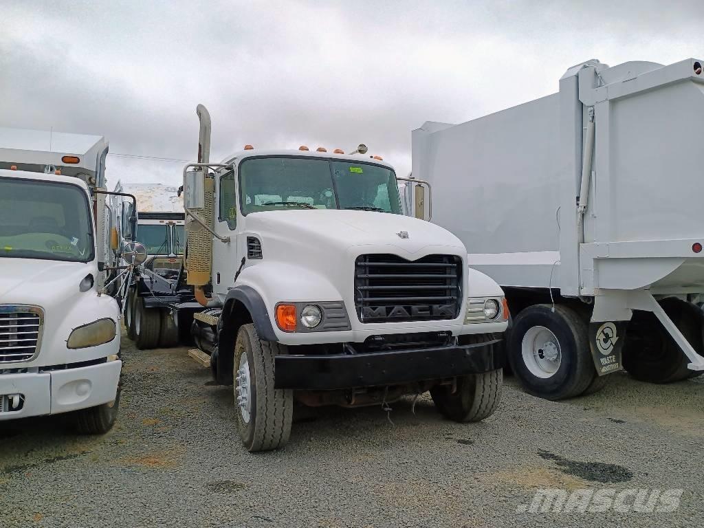 Mack CV 713 起重可拆卸式卡車
