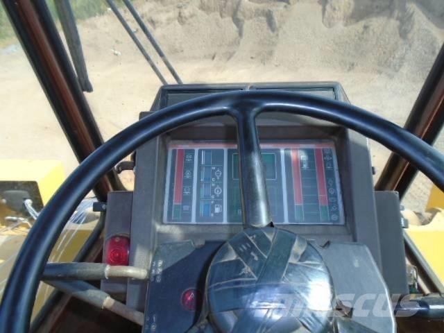 Komatsu WA 250 輪胎式裝載機