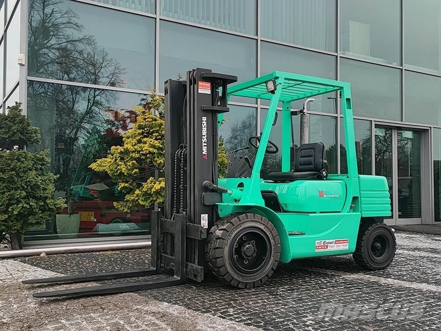 Mitsubishi DP30 柴油卡車