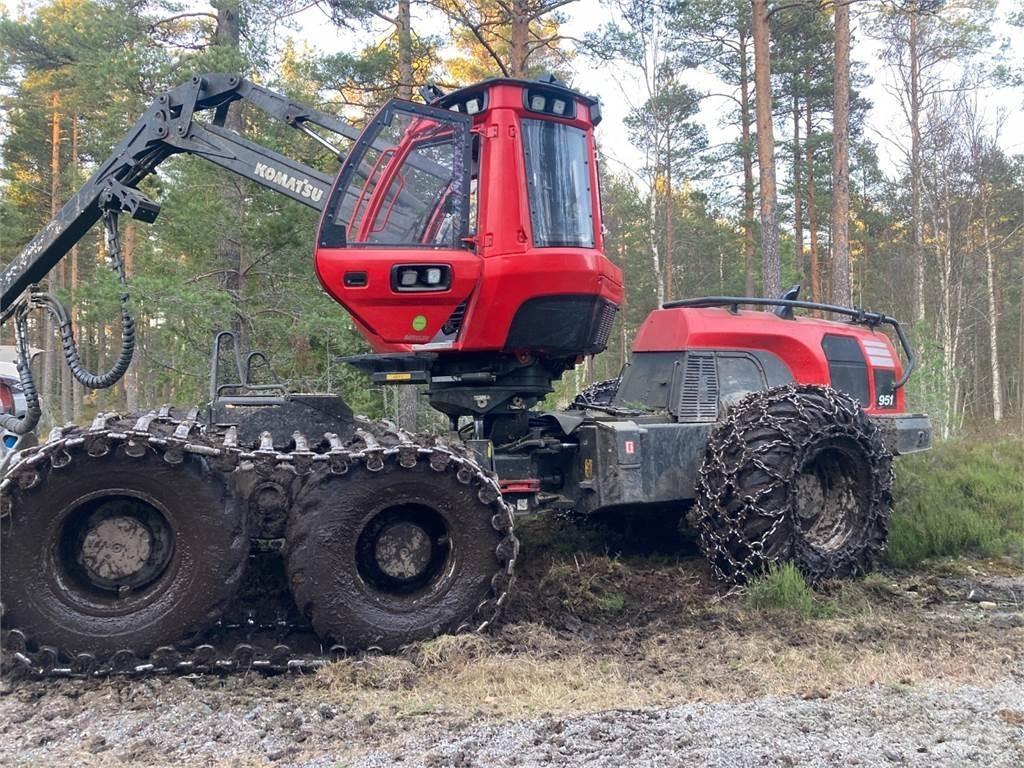 Komatsu 951 收穫機