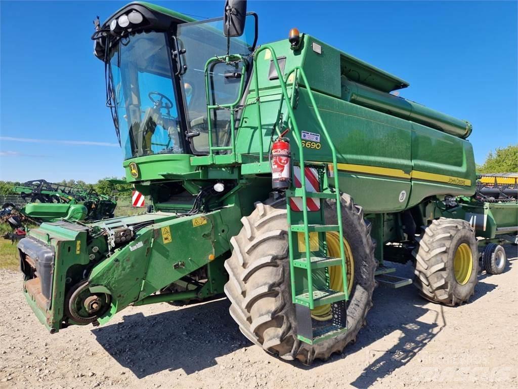 John Deere S690 聯合收穫機