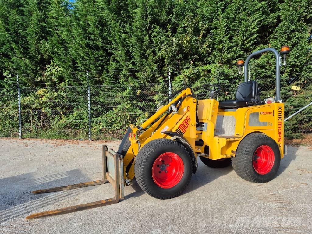 Knikmops KM 130 輪胎式裝載機