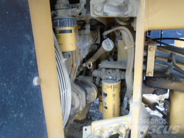 CAT CB 634 C 雙輪滾壓機