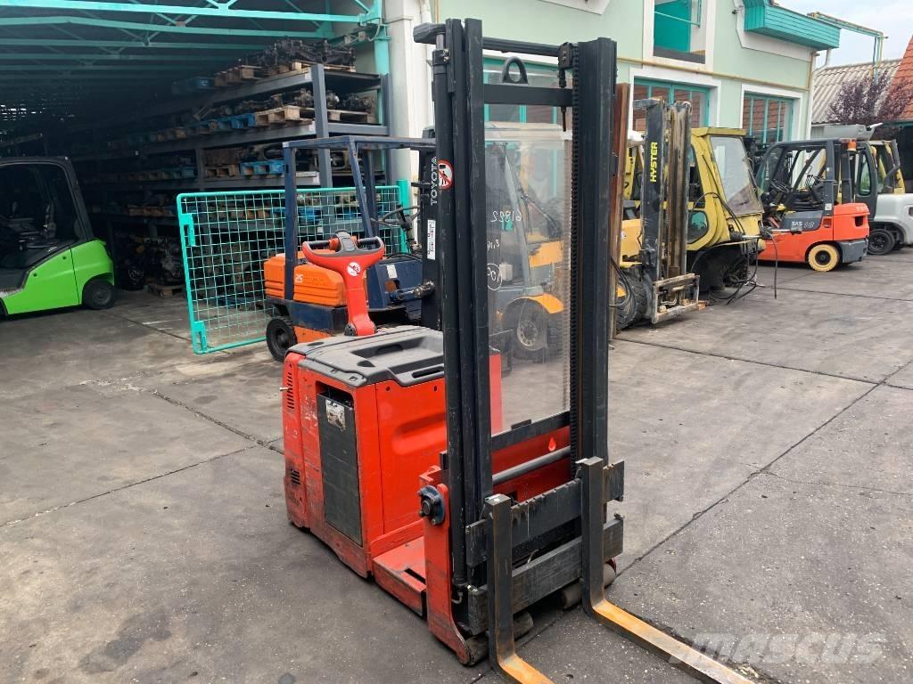 Linde L12AC V-3818 自走式堆積機