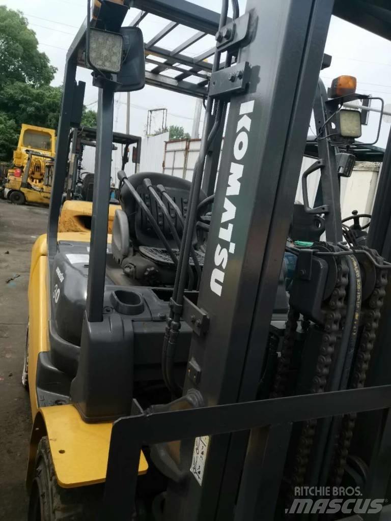 Komatsu 30 伸縮臂操作車