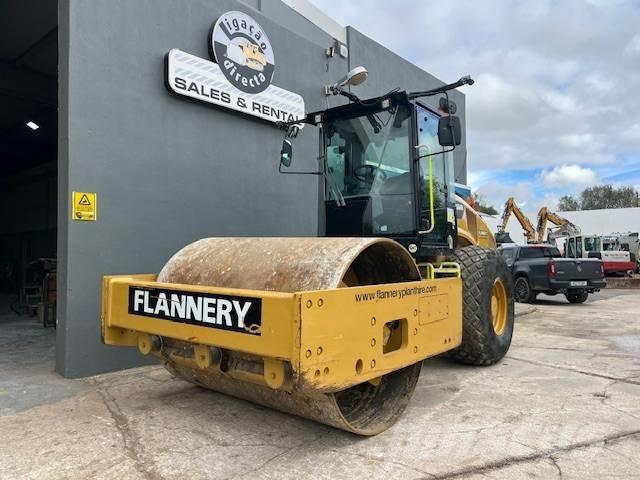 CAT CB 64 雙輪滾壓機