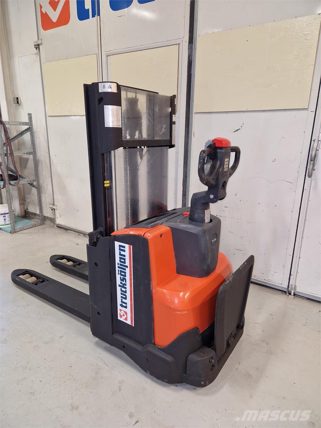 Toyota SWE200D 自走式堆積機