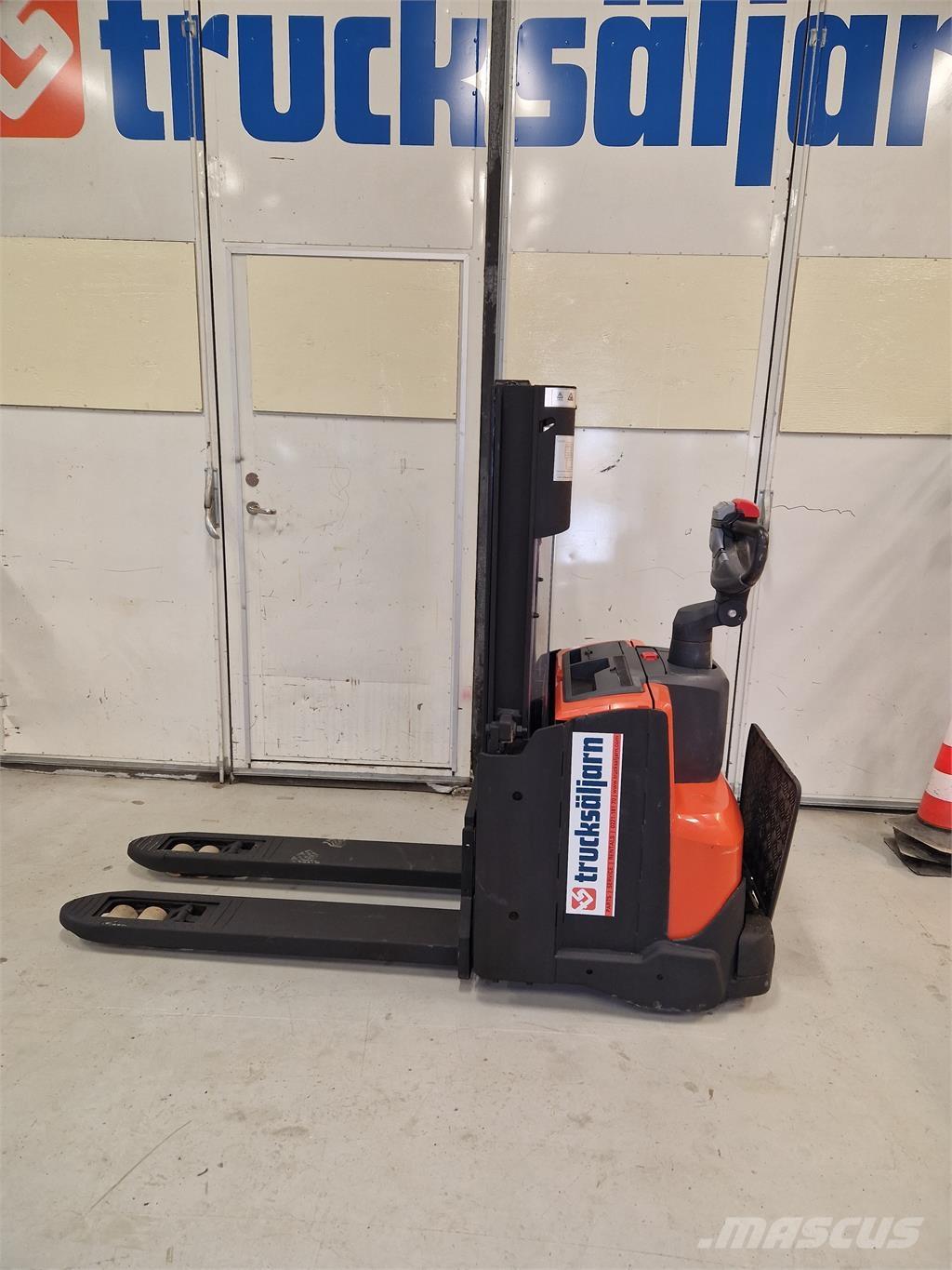 Toyota SWE200D 自走式堆積機