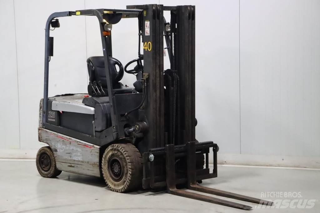 Nissan Q02L25CU 電動堆高機
