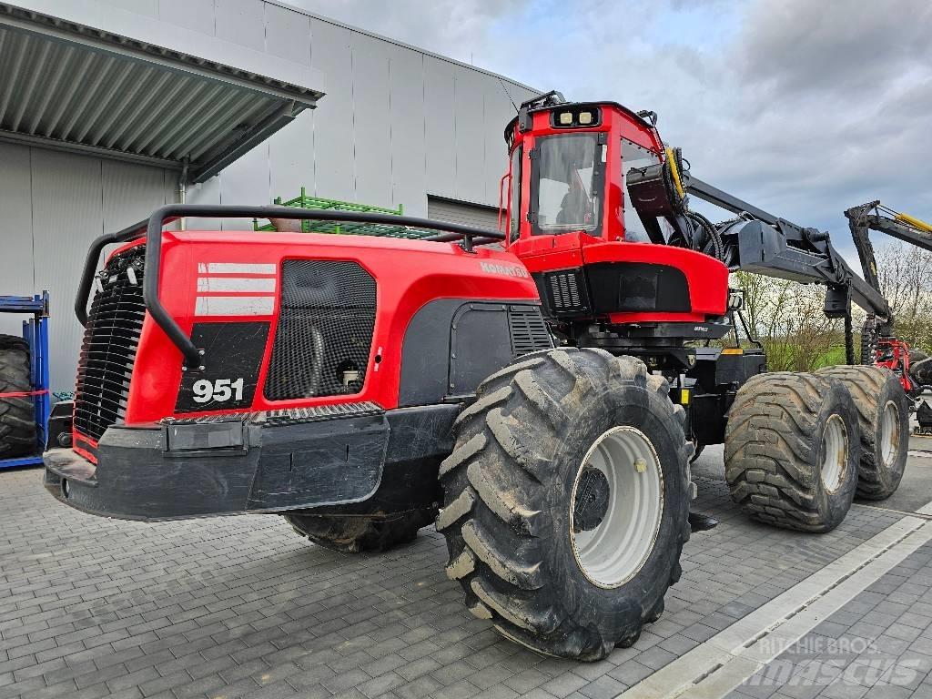 Komatsu 951 收穫機