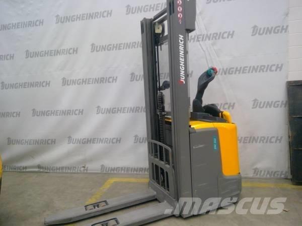 Jungheinrich ERC 212 自走式堆積機