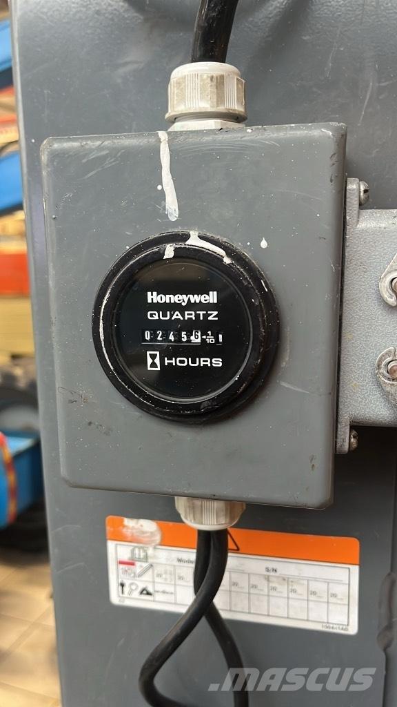 SkyJack SJ 16 剪式升降機