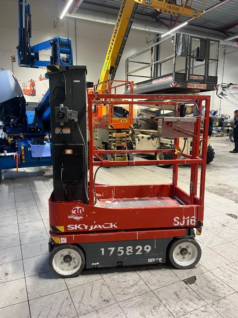 SkyJack SJ 16 剪式升降機