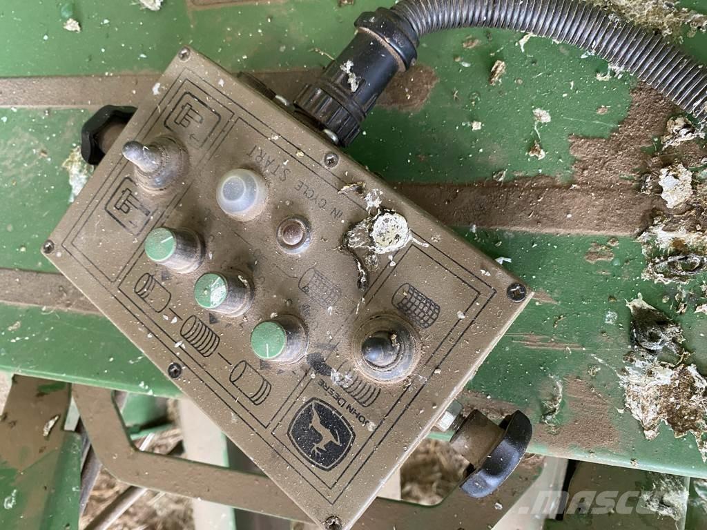 John Deere 623 圓型牧草打包機