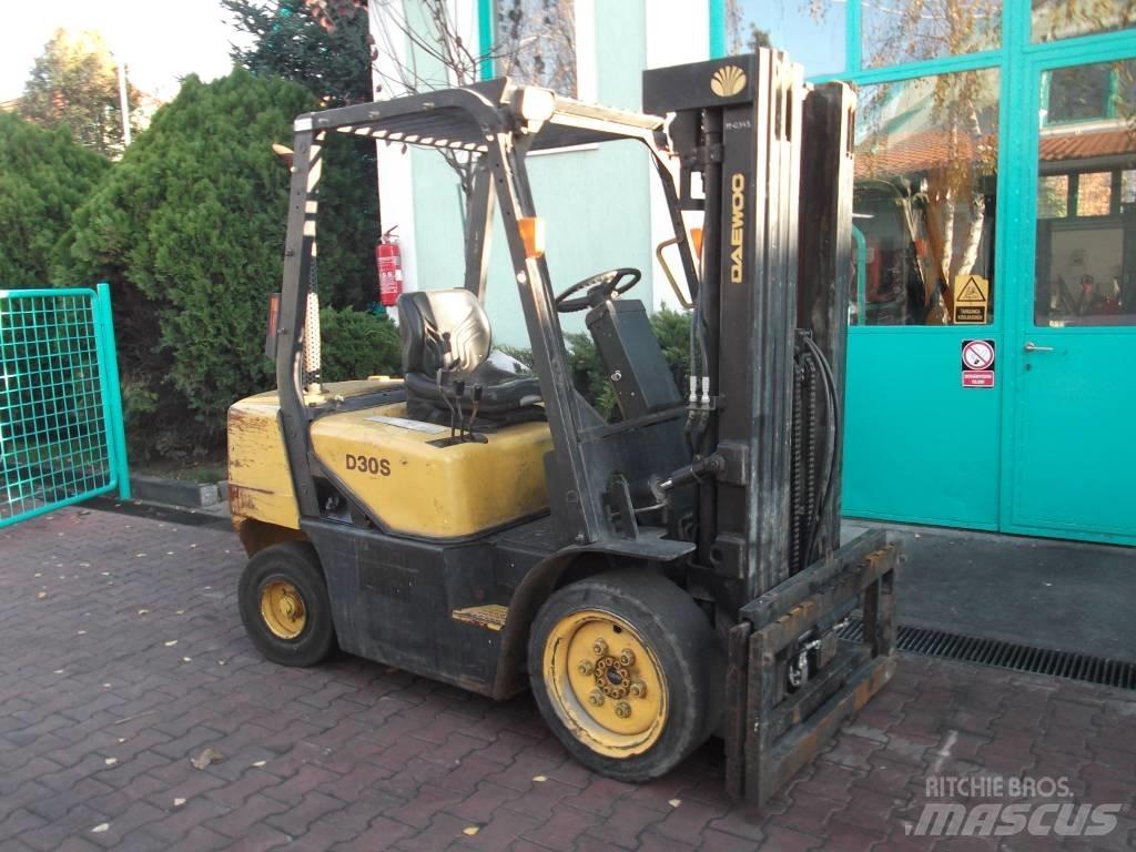 Daewoo D30S3 V-2372 柴油卡車