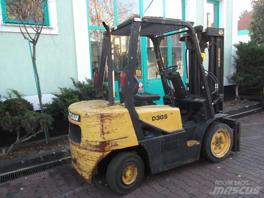 Daewoo D30S3 V-2372 柴油卡車