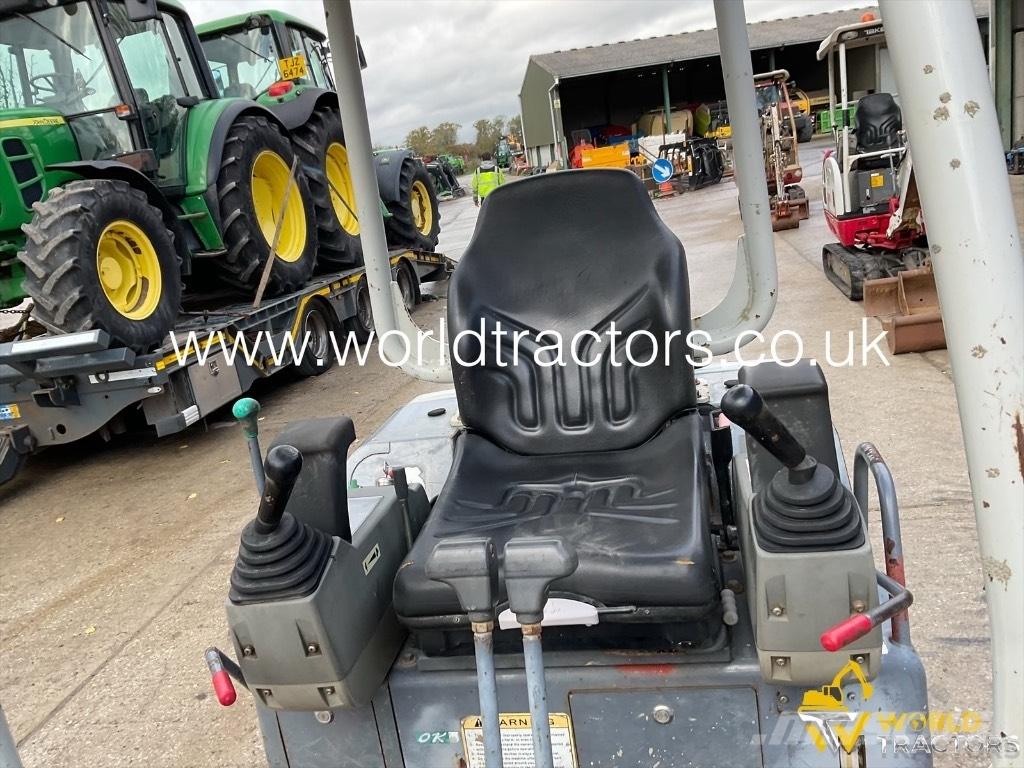 Takeuchi TB 219 小型挖土機/掘鑿機<7t(小型挖掘機)