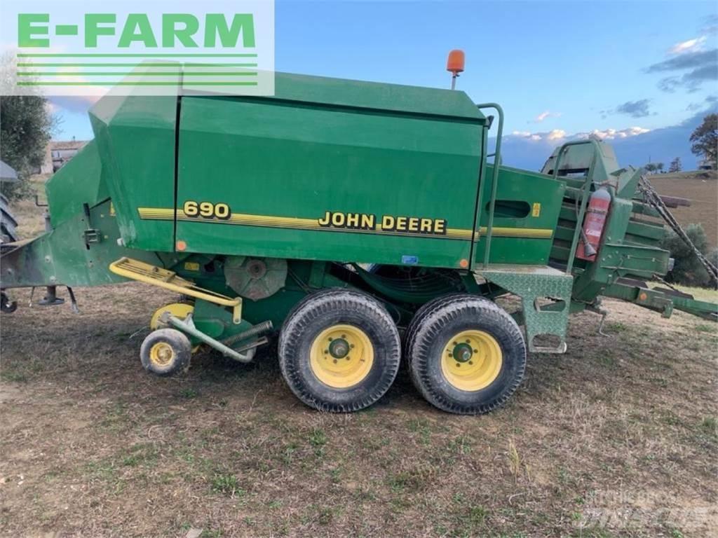 John Deere 690 方形打捆機