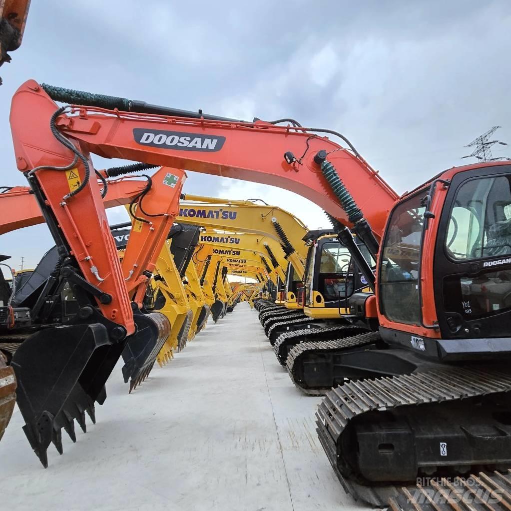 Doosan DX 225 LC 小型挖土機/掘鑿機<7t(小型挖掘機)