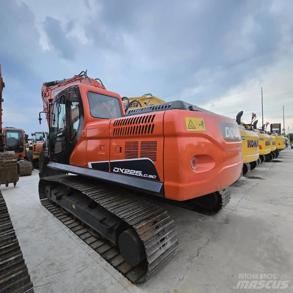 Doosan DX 225 LC 小型挖土機/掘鑿機<7t(小型挖掘機)