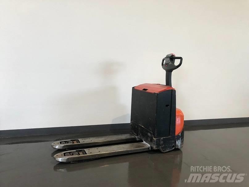 BT LWE250 行走控制式堆積機
