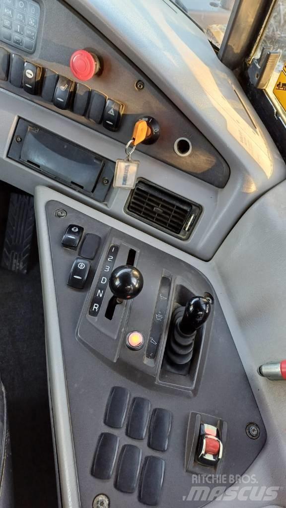 Volvo A 25 F 鉸接式起吊車