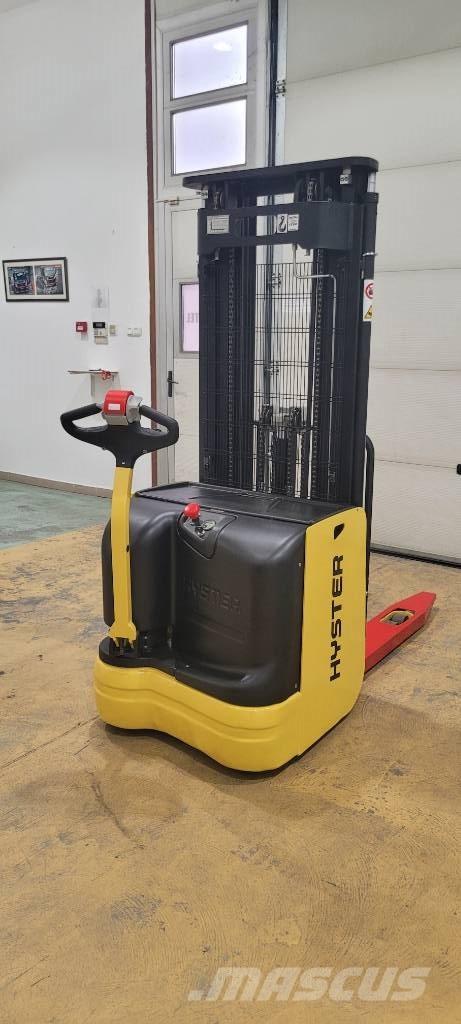 Hyster S 1.4 AC 自走式堆積機