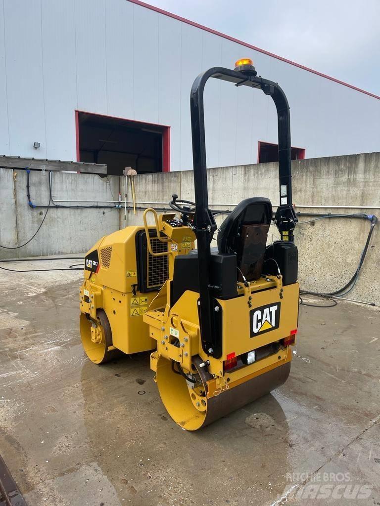 CAT CB 1.7 雙輪滾壓機