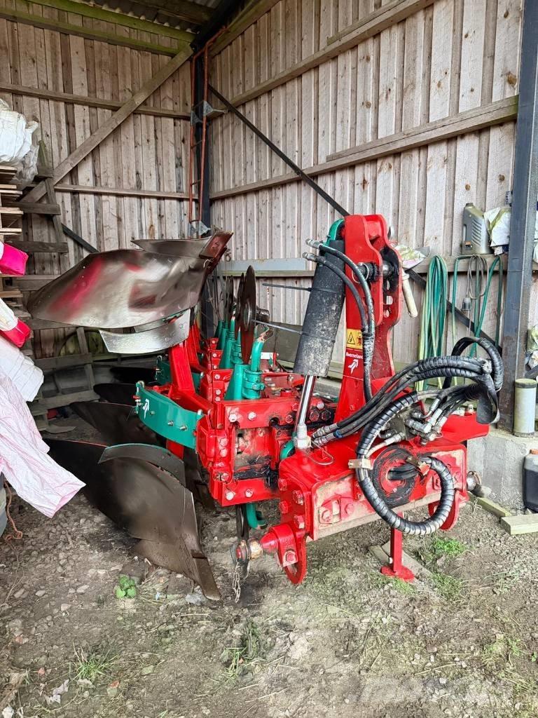 Kverneland ES85 雙向犁