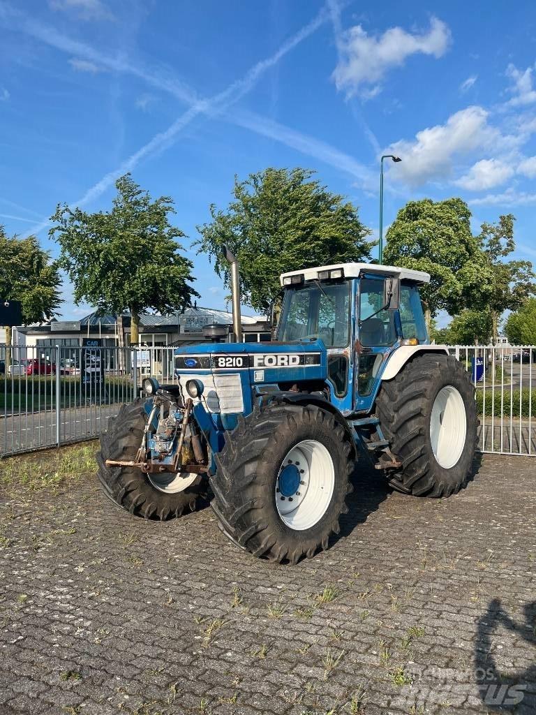 Ford 8210 III 曳引機