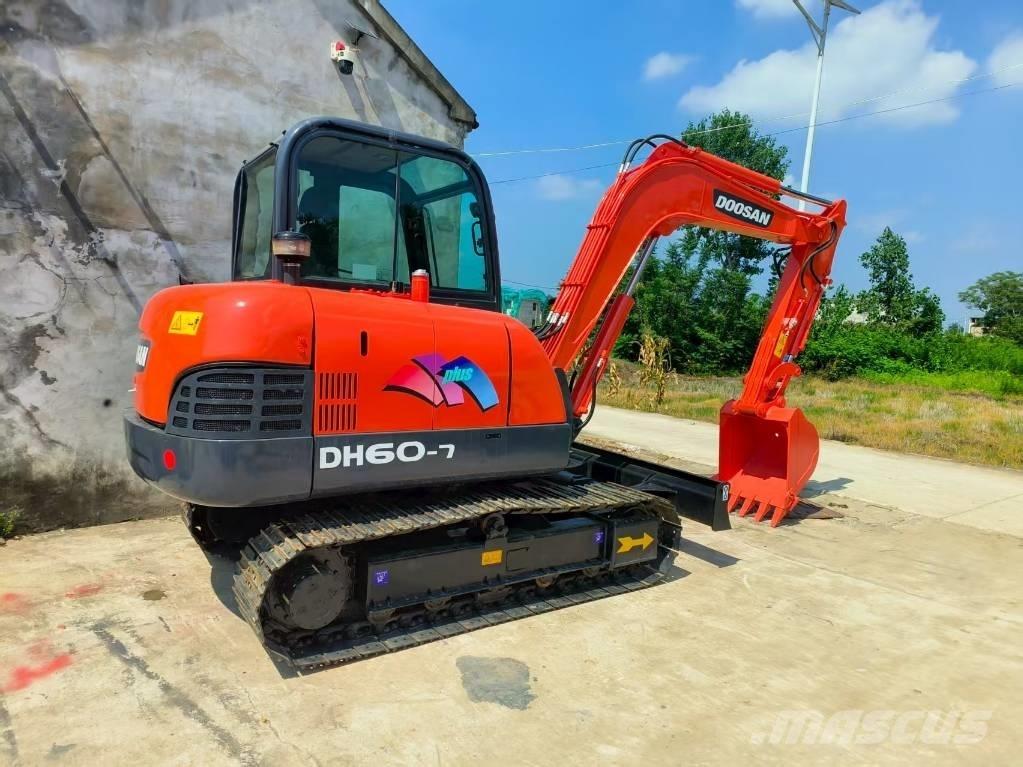 Doosan DH 60 小型挖土機/掘鑿機<7t(小型挖掘機)