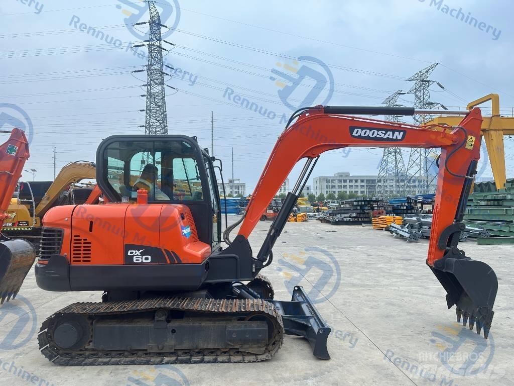 Doosan DX 60 小型挖土機/掘鑿機<7t(小型挖掘機)