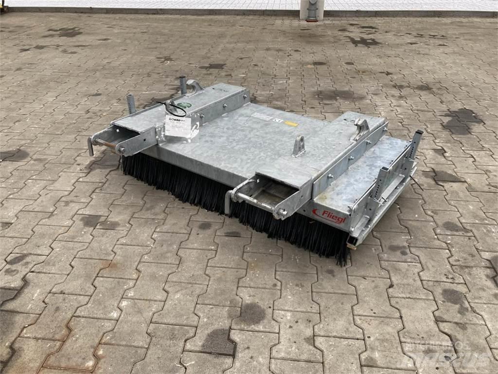 Fliegl Löwe 1,50m 掃倉機
