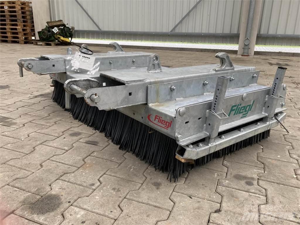 Fliegl Löwe 1,50m 掃倉機