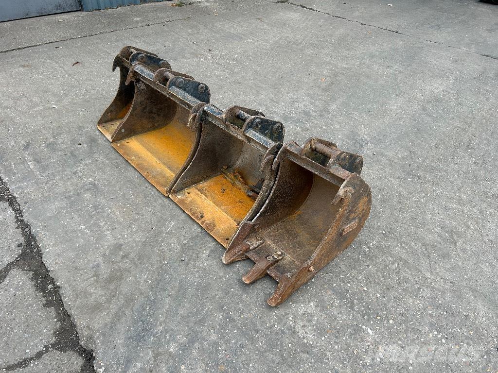 Kubota U27-4 小型挖土機/掘鑿機<7t(小型挖掘機)