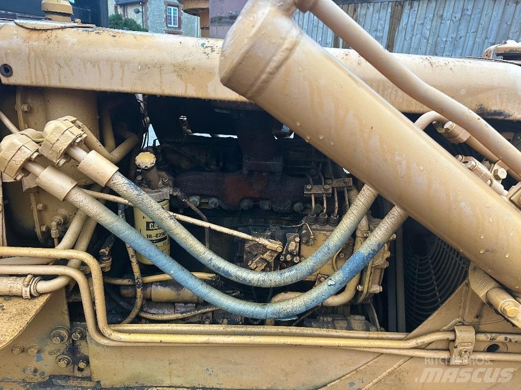 CAT D 4 D 履帶推土機