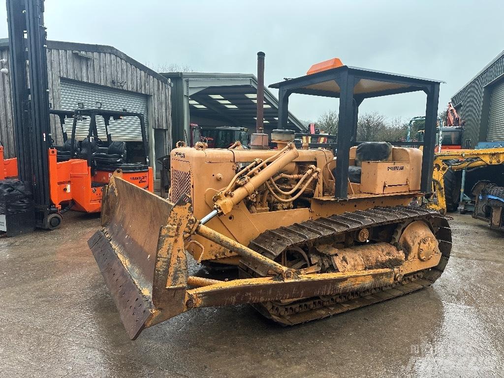 CAT D 4 D 履帶推土機