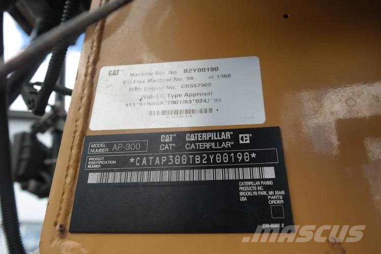 CAT AP 300 瀝青攤舖機/鋪路機