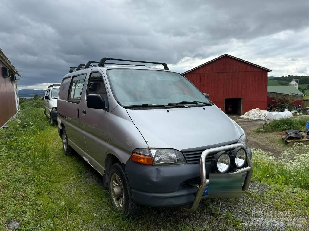 Toyota Hiace 4x4 廂式貨物運輸車