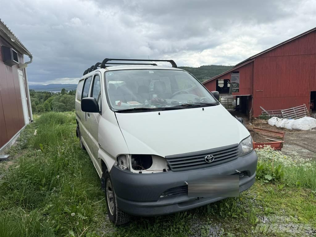 Toyota Hiace 4x4 廂式貨物運輸車