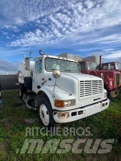 International 4700 平板式/側卸式卡車