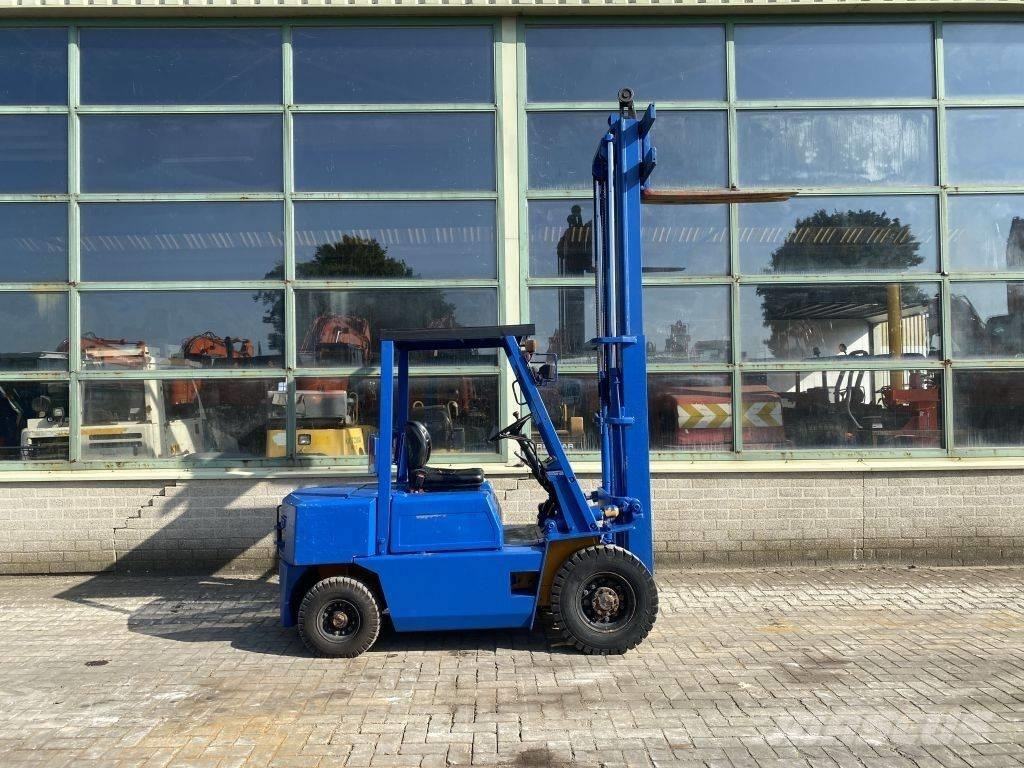 Komatsu FD 28-10 柴油卡車