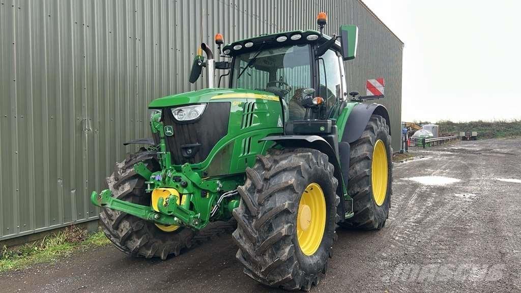 John Deere 6215R 曳引機