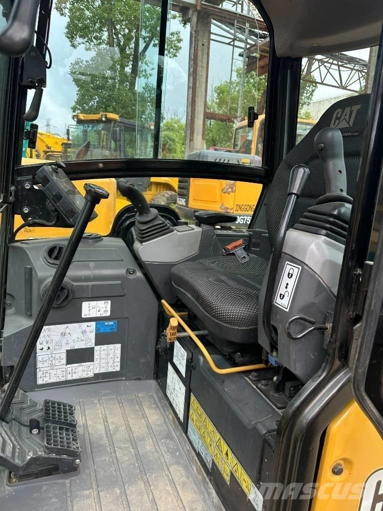 CAT 302 小型挖土機/掘鑿機<7t(小型挖掘機)