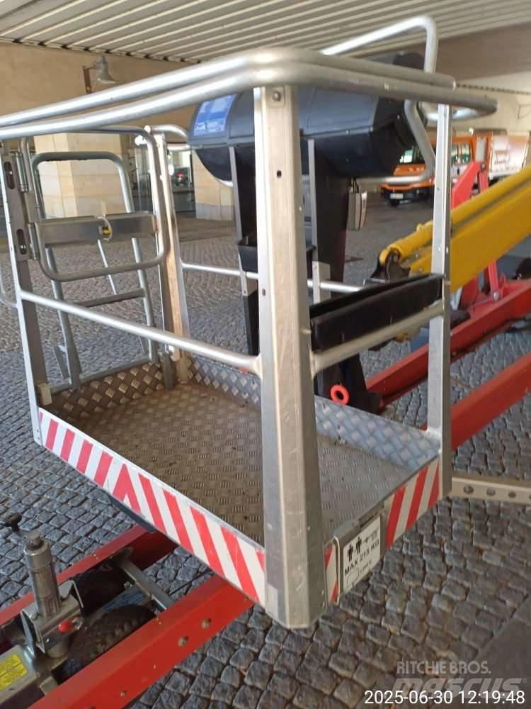 Dino 210 XT 拖車裝載高空作業平台