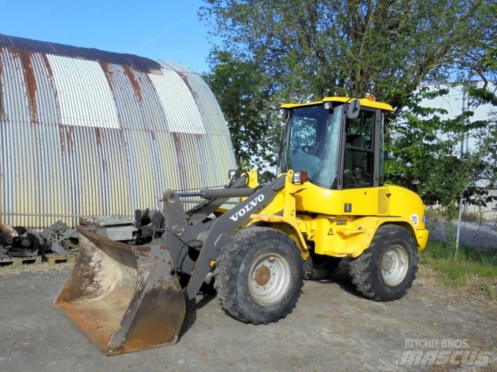 Volvo L 30 B-Z/X 輪胎式裝載機