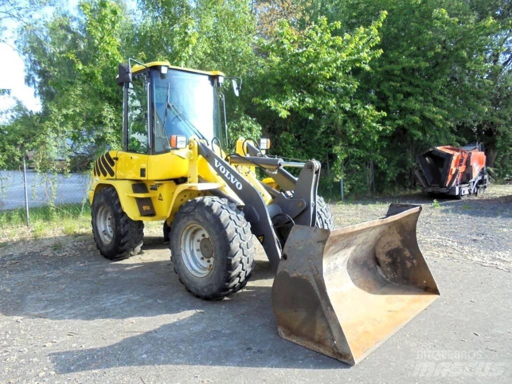 Volvo L 30 B-Z/X 輪胎式裝載機