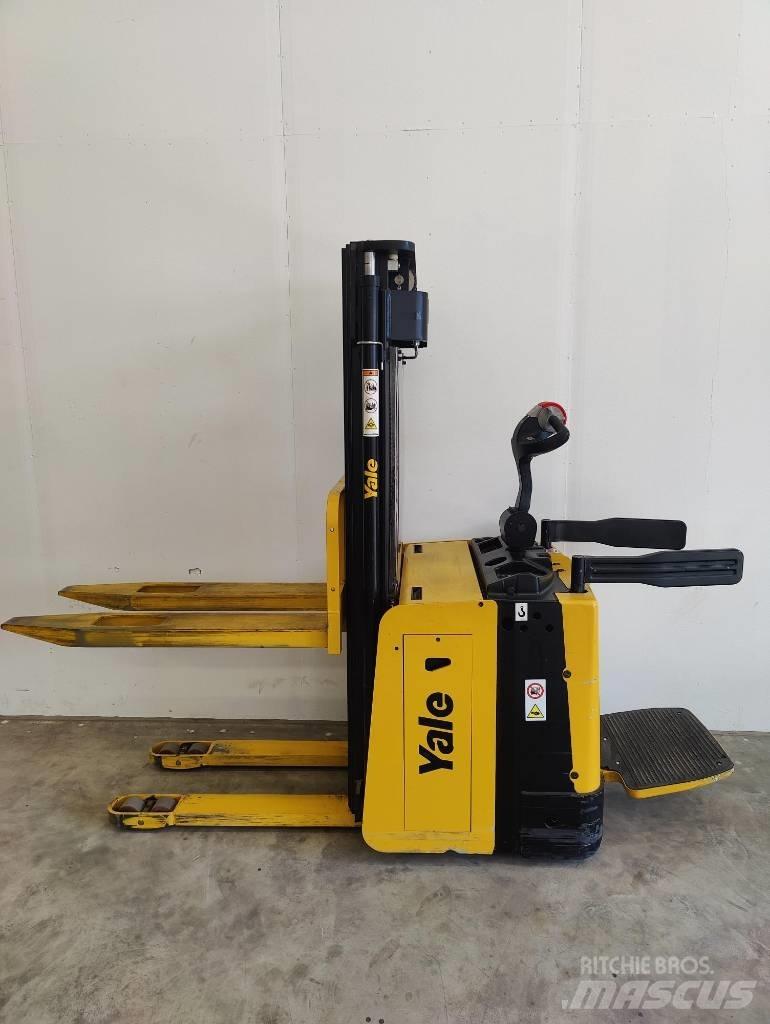 Yale MS15X (Vuokralla) 自走式堆積機